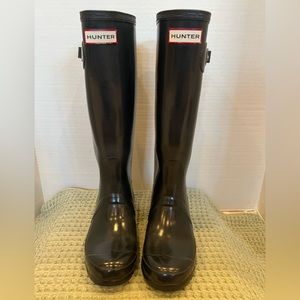 HUNTER TALL GLOSSY BOOTS NAVY SIZE US6, EU 37, VERY GOOD CONDITION!